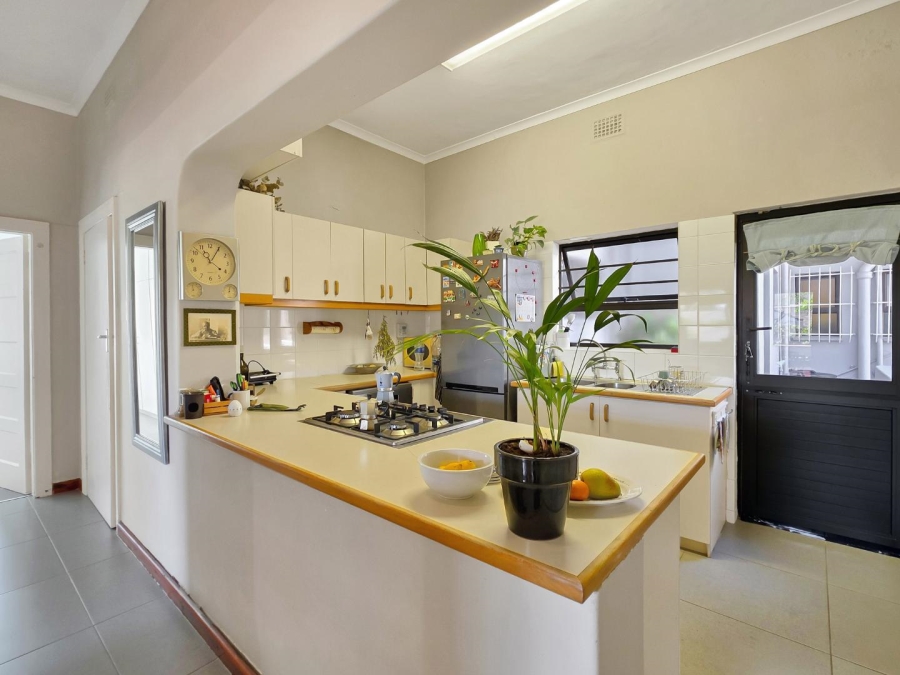 2 Bedroom Property for Sale in Vredehoek Western Cape